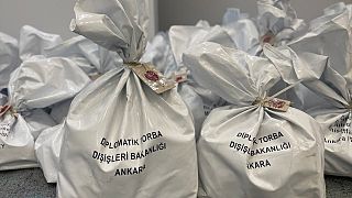 A török elnökválasztásra külföldről érkező szavazatok egy része Ankarában 2023. május 23-án.