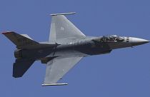 F-16-os vadászrepülőgép a levegőben