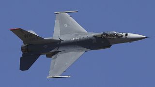 F-16-os vadászrepülőgép a levegőben