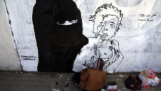 Yemenli sanatçı halkın sıkıntılarını "duvarlara anlatıyor"