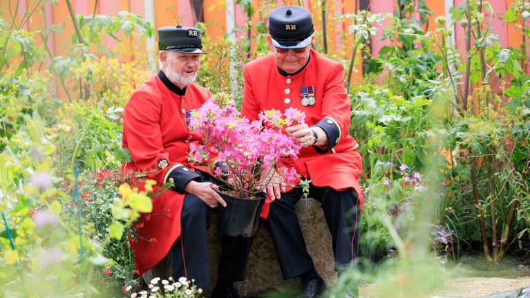 Chelsea Pensioners Billy Knowles and Archie Ferguson at the Flower Show