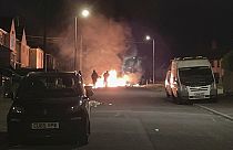 Két jármű is kiégett az Ely-i zavargásokban