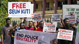 Des jeunes Nigerians manifestent pour la libération de Seun Kuti