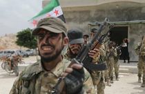 مقاتلون تابعون للقوات التي تدعمها تركيا في الشمال السوري أثناء التدريب في بلدة تادف