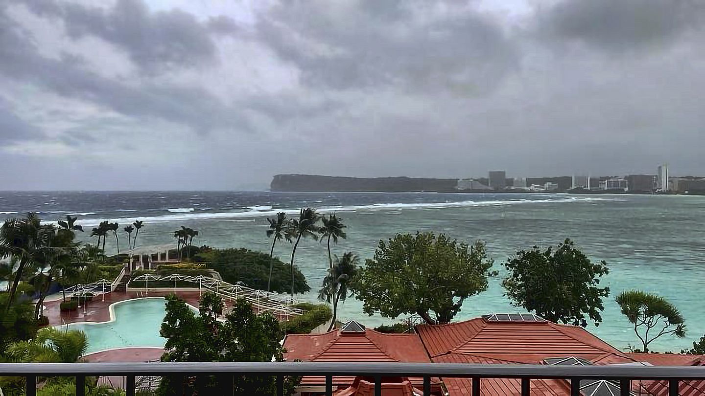 Rain and winds lash Guam as Typhoon Mawar closes in and residents shelter |  Euronews