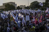 إسرائيليون يحتجون على الميزانية التي اقترحتها حكومة رئيس الوزراء بنيامين نتنياهو قبل تصويت برلماني، في القدس، 23 مايو 2023 