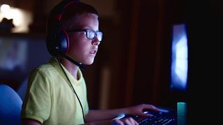 Kinder, die häufig online spielen, ziehen zunehmend die Aufmerksamkeit von Cyberkriminellen auf sich