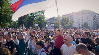 Belgrado l Miles de personas marchan en contra del poder imperante del presidente Aleksandar Vučić