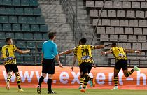 Οι παίκτες της ΑΕΚ πανηγυρίζουν το γκολ που πέτυχε ο Αρόλντ Μουκουντί (Α) για το 1-0, κατά τη διάρκεια του τελικού αγώνα του Κυπέλλου Ελλάδας μεταξύ ΑΕΚ - ΠΑΟΚ