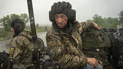 Des soldats ukrainiens sur un char près de Bakhmout, Ukraine, 23 mai 2023.