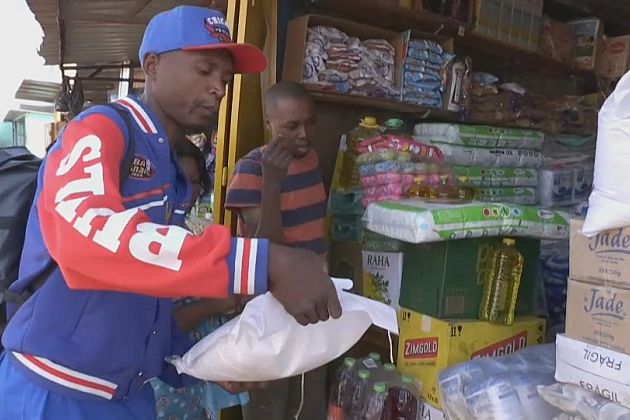Zimbabweans turn towards black market as inflation rises
