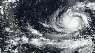 صورة الأقمار الصناعية لإعصار  ماوار ناسا 
