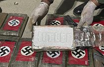 Блоки были помечены свастикой и надписью "Гитлер". 