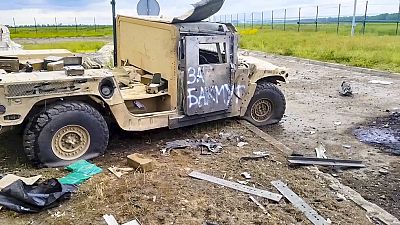 Un vehículo militar ruso dañado tras la incursión de milicianos contrarios al presidente Putin en Bélgorod.