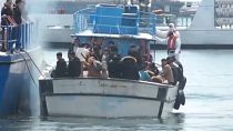 Migránsok mentése a Fekete-tengeren