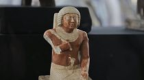 Mısır’ın Giza kentindeki tarihi Sakkara bölgesinde Ptolemaios Hanedanlığı (MÖ 305 - MÖ 30) ve 30. Firavun Hanedanlığı (MÖ 380 - MÖ 343) dönemine ait yeni eserler keşfedildi