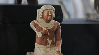 Mısır’ın Giza kentindeki tarihi Sakkara bölgesinde Ptolemaios Hanedanlığı (MÖ 305 - MÖ 30) ve 30. Firavun Hanedanlığı (MÖ 380 - MÖ 343) dönemine ait yeni eserler keşfedildi