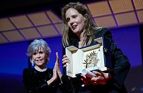 La Française Justine Triet a remporté samedi la Palme d'or à Cannes 
