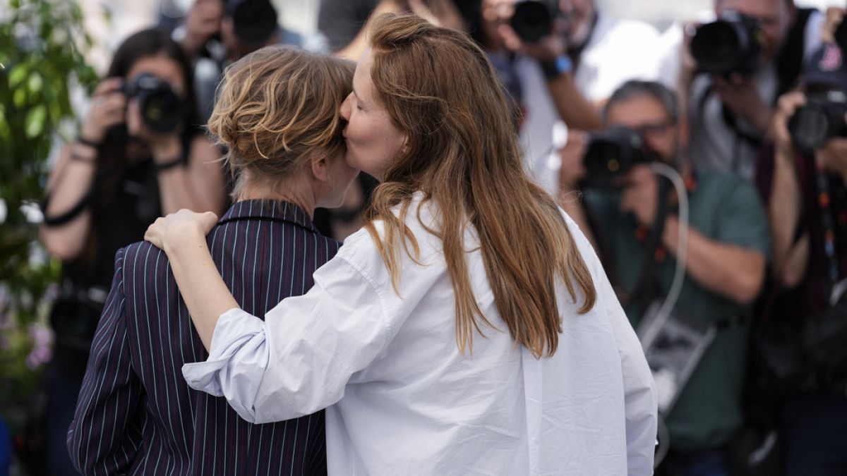 Sandra Hüller und Regisseurin Justine Triet beim Photocall in Cannes