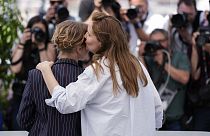 Sandra Hüller und Regisseurin Justine Triet beim Photocall in Cannes