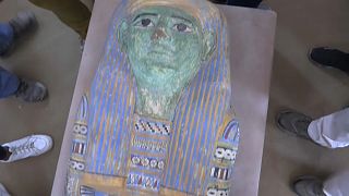l'Égypte dévoile eux ateliers d'embaumement de momies humaines et animales à Saqqara
