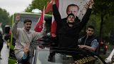 Сторонники Эрдогана у главного офиса партии турецкого лидера