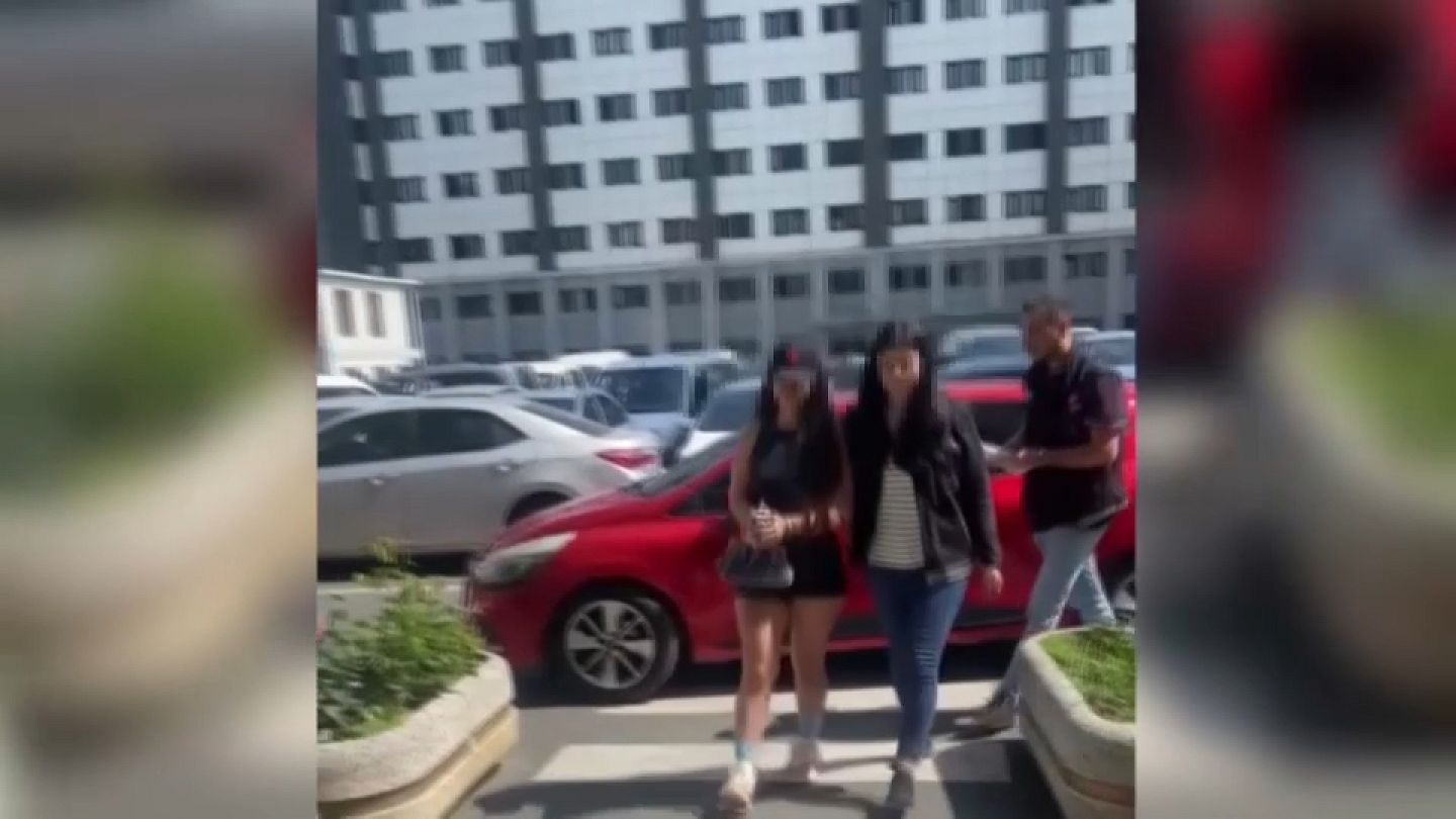 Türkiyede gözaltına alınan İranlı rapçi Asya Alizadenin sınır dışı  edileceği bildirildi | Euronews