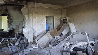Rusya'nın Kiev'i hedef alan hava saldırısında yıkılan bir ofis