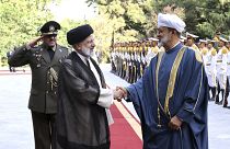 السلطان العماني يصل طهران في زيارة رسمية تدوم يومين