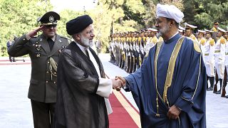 السلطان العماني يصل طهران في زيارة رسمية تدوم يومين