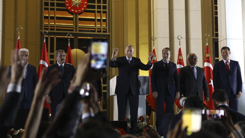 Présidentielle turque : joie du camp Erdogan, tristesse des sympathisants de l'opposition