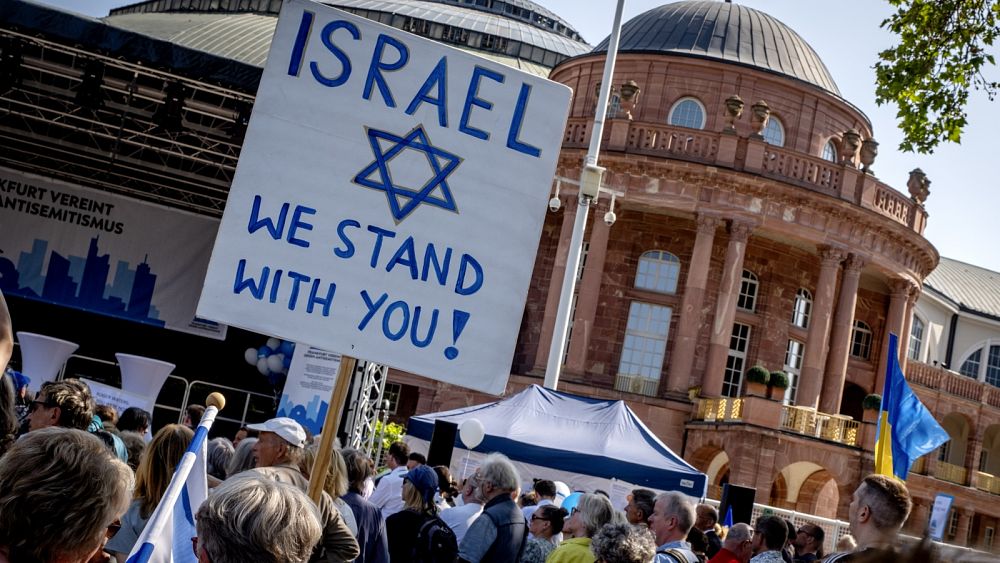 Izraeli zászlókkal tiltakoztak ellene, sírógörcsöt kapott a színpadon Roger Waters