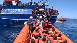 "أطباء بلا حدود" ينقذون مئات المهاجرين على متن قارب في البحر الأبيض المتوسط. 2023/05/27