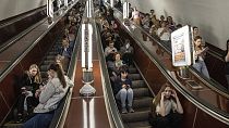 Zivilisten suchen Schutz in der Kiewer Metro