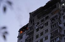 حمله به آپارتمانی در جریان حمله گسترده هواپیماهای بدون سرنشین روسیه، در بحبوحه حمله روسیه به اوکراین، در کی‌یف، اوکراین، ۳۰ مه ۲۰۲۳ 