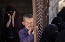 Gyerekek az al-Hol táborban, ahol az Iszlám Állam tagjainak családjai élnek - Hasakeh tartomány, Szíria, 2023. április 19.