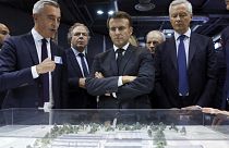 Macron francia elnök gazdasági vezetőkkel a tavalyi Párizsi Autószalonon