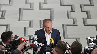 Polonya'daki yeni yasanın muhalif lider Donald Tusk'un siyasi hayatını engellemek için kullanılmasından endişe ediliyor