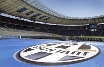 شعار عملاق ليوفنتوس تورين وضع في الملعب الأولمبي في برلين، ألمانيا، الجمعة 5 يونيو 2015 