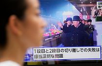 La télévision japonaise diffuse des informations sur le lancement par la Corée du Nord de son premier satellite espion, mercredi 31 mai 2023.