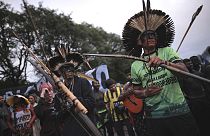 السكان الأصليون يحتجون على التشريع المقترح للحد من ترسيم أراضي السكان الأصليين، ضواحي ساو باولو، البرازيل، 30 مايو 2023