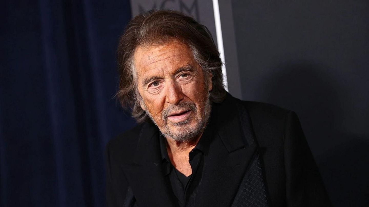 Al Pacino expecting fourth child at 83 and joins podium of famous older dads | Euronews