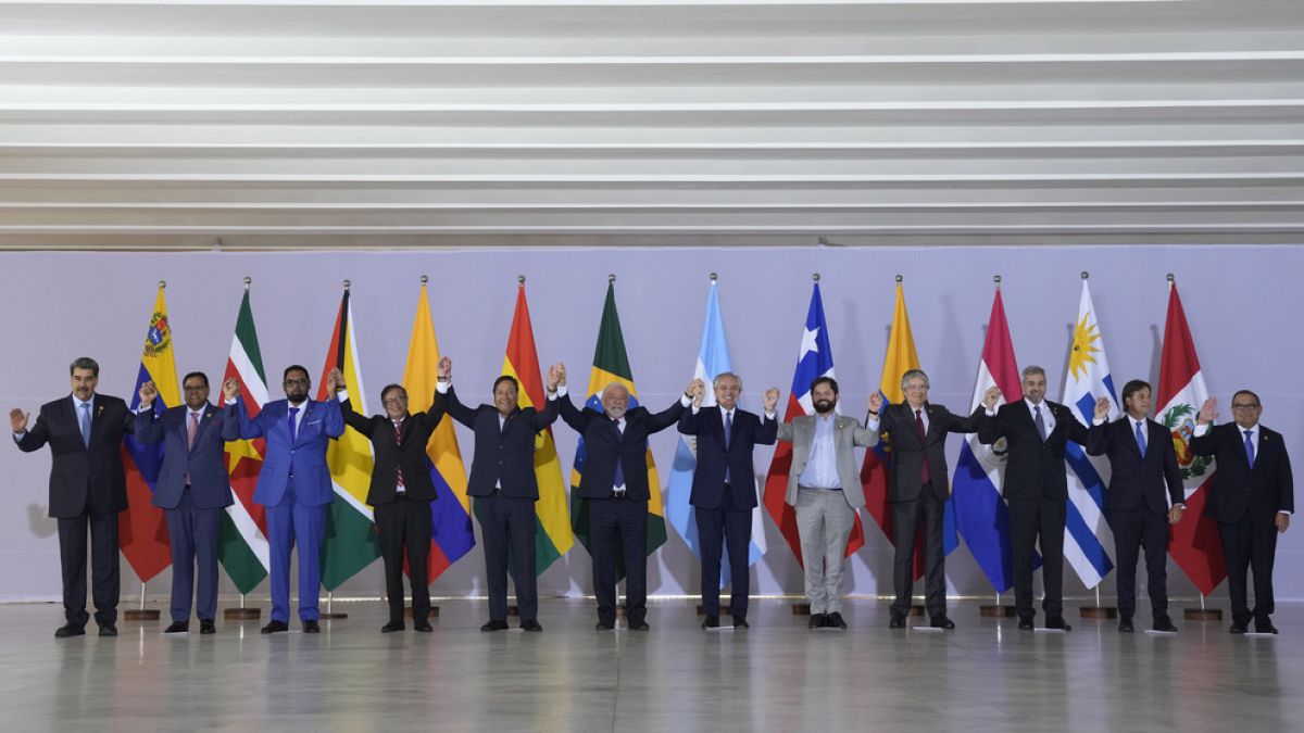 Güney Amerikalı liderler Brezilya'nın başkenti Brasilia'da bir araya geldi