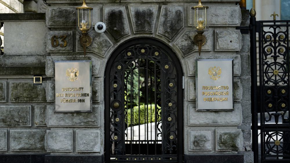 Россия закроет четыре из пяти посольств в Германии