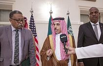 وزير الخارجية السعودي بين ممثلي الجيش السوداني وقوات الدعم السريع 