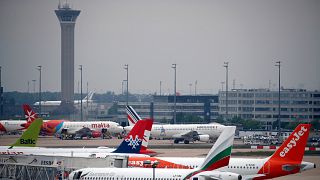 Самолеты в аэропорту Шарль-де-Голль в Париже, Франция