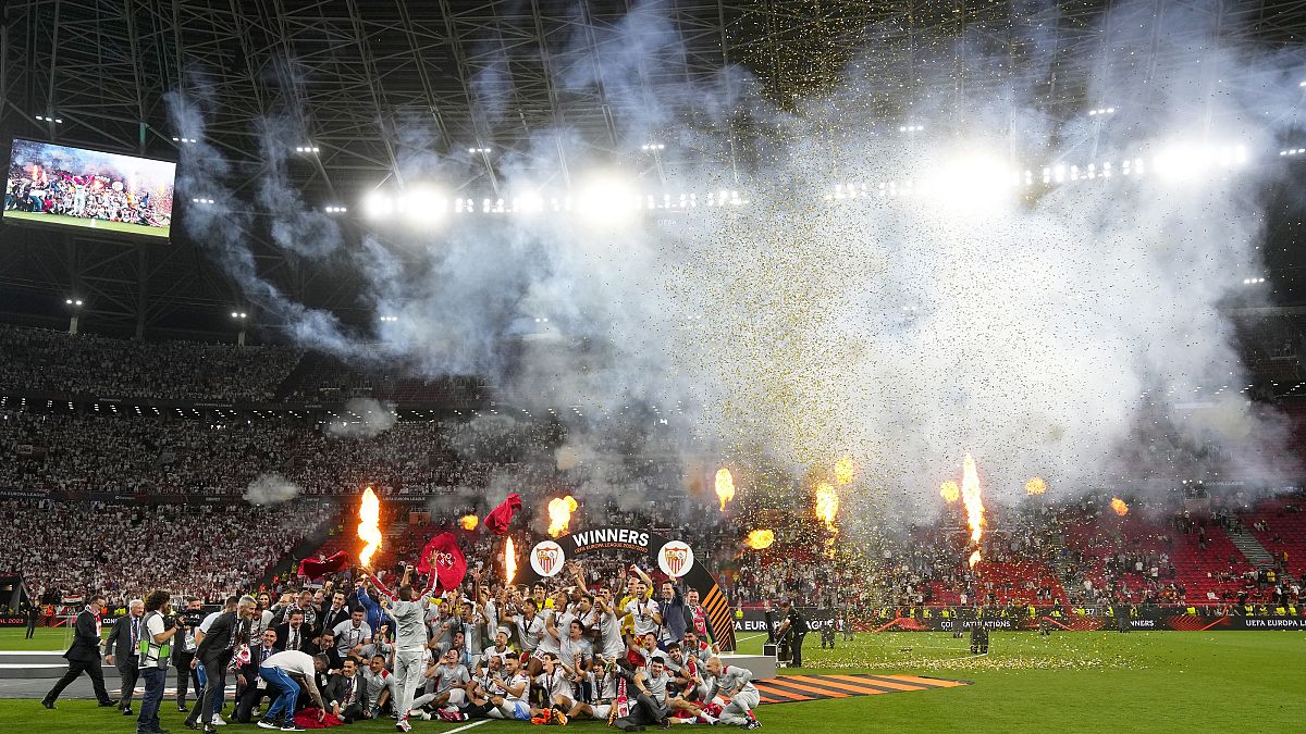El Sevilla celebra la consecución de su séptima Europa League, en Budapest, el 31 de mayo de 2023