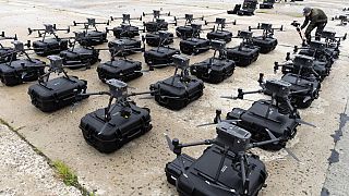 Des drones Matrice sont prêts à être remis à l'armée ukrainienne dans la région de Kiev, en Ukraine, le mardi 2 août 2022.