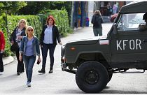 قوات حفظ السلام في شوارع زفيتشان في شمال كوسوفو
