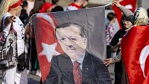 Almanya'da Cumhurbaşkanı Erdoğan'ın seçim zaferini kutlayan Türk göçmenler 